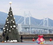 부산 남구 용호별빛공원에 LED달집 설치