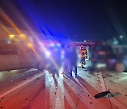 남해고속도로 진영휴게소 인근 6대 추돌…1명 사망 · 5명 경상