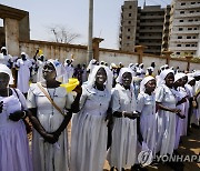 남수단서 프란치스코 교황 기다리는 수녀들
