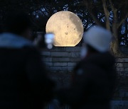 내일 낮 최고 11도·전국 맑음…“보름달 선명하게 관측”
