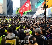 '이태원참사' 분향소 기습 설치, 유족vs서울시·경찰 '충돌'