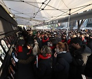 ‘이태원 분향소’ 기습 설치에… 서울시 “철거 안 하면 행정대집행”