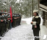 '빨치산 정신' 되새기는 북한…'시련' 속 충성심과 결속 부각