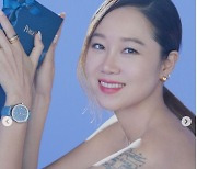 '케빈오♥' 공효진, 대왕 타투 드러낸 민소매 패션...웨딩반지도 눈길