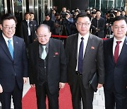 김성태 뇌물·횡령 기소…대북송금 '제3자 뇌물죄' 추가 기소될까