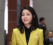 “안녕하세요” 김건희 여사, 직접 수어로 인사…한국수어의 날 기념식 참석