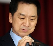 마이크 체크하는 김기현 후보