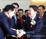 인사하는 김기현·안철수 당대표후보