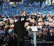 세종대로서 연설하는 이재명 대표