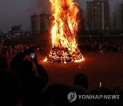 핸드폰에 담아보는 달집