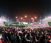 北평양 김일성 광장에 ‘분홍빛’ 포착…8일 건군절 열병식 여나