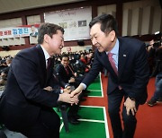"尹 세워놓고 캠페인" vs "선거 개입"…대통령실·安 `정면 충돌`