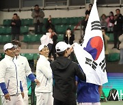 [Ms포토] 권순우 '동갑내기 홍성찬 등에 태극기 꽂다'