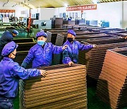 평양시 1만세대 살림집 건재품 생산 중인 북한 공장