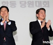 다른곳 바라보며 박수치는 김기현·안철수