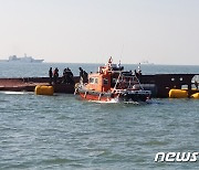 '9명 실종' 청보호 인양 크레인선 오후 7시 사고해역 도착