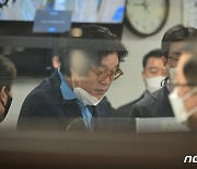 바뀌는 김성태의 진술…'대북송금' 영수증도 받았다