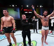 '韓 유일 UFC 라이트헤비급' 정다운, 데빈 클락에게 3R 만장일치 판정패 하지만..