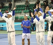 '0-2→3-2 대역전극' 男테니스, 韓최초 2년 연속 데이비스컵 16강