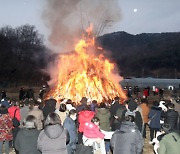 [포토] 정월대보름 달집태우기