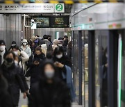 지하철 요금 인상에 불려나온 ‘무임승차 논란’