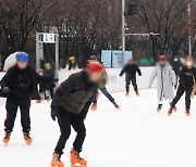 서울광장 스케이트장, 내일(6일)까지 운영 중단…“대기질 악화”