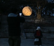 [오늘 날씨] 한낮은 포근… 전국에서 보름달 볼 수 있을 듯