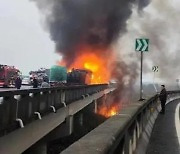 중국 창사서 차량 50중 추돌사고…16명 사망[종합]