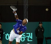 송민규 '강 서브'