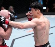 석연찮은 감점, 최두호 UFC 복귀전 무승부 (종합)