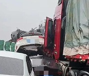 중국 창사서 차량 50대 연쇄추돌 …16명 사망 · 66명 부상