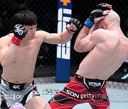 최두호, 3년 2개월 만의 UFC 복귀전서 아쉬운 무승부