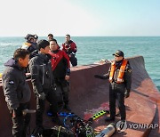 사고 어선 청보호 인양 준비…'크레인선' 사고 해역 향해 출발
