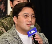[TEN 포토] 민진기 감독 '하얀거탑 넘어 이번에는 신병캠프로'