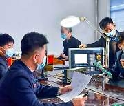 북한 "경제발전 위해 새 기술개발사업에 '지혜' 합쳐야"