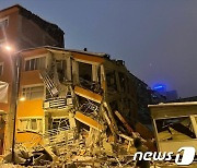 튀르키예 강진에 무너진 건물