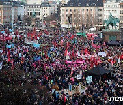 덴마크서 열린 휴일 축소 반대 시위