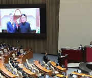 태영호 의원 질의에 답하는 권영세 장관