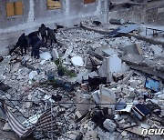[속보] '시리아 강진, 사망 최소 230명·부상 600명' -현지TV