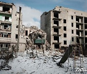러 폭격에 무너진 우크라 아파트