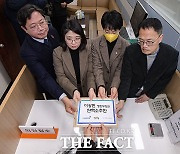 '탄핵안 보고' 듣는 이상민 행안부 장관 [TF사진관]