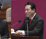 여야, 대정부 질문서 공방..."李 구속" vs "김건희 수사"