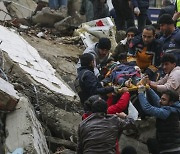 尹대통령, 튀르키예·이란 지진에 "인도적 차원 적극 지원"