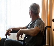 50대 사회적 고립·외로움…‘○○○’ 위험 높인다