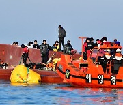 신안바다서 뒤집힌 '청보호' 오늘 인양..건조 1년 안된 새 배