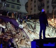 [속보] '규모 7.8 지진 강타' 튀르키예 53명·시리아 42명 사망