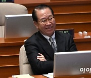 [포토]권영세 통일부 장관, '실소'