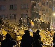 정부 "튀르키예 지진 희생자 깊은 위로와 애도"