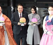 尹대통령, 불교도 신년 대법회 참석… 김건희 여사 동행