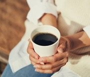 "커피값 40년 모으면 쌓이는 돈이…" 놀라운 분석 결과 [신정은의 글로벌富]